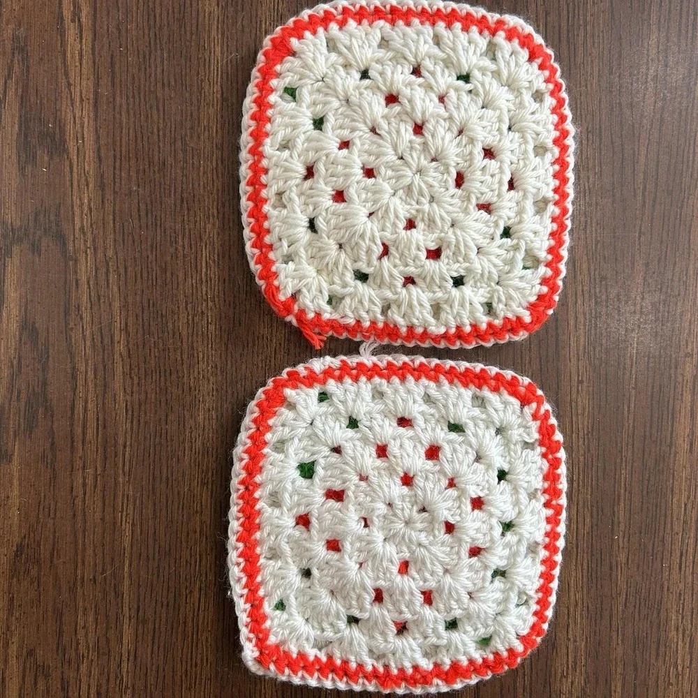 Vintage 70s Cottagecore Handmade Crochet Rose Granny Square Pot Holder Set Of 2